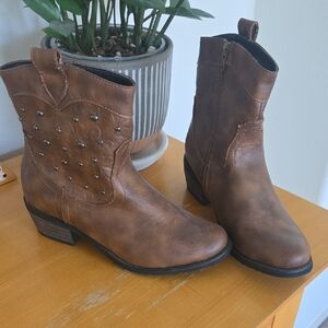 Reneeze Brown Ankle Boots with Studs